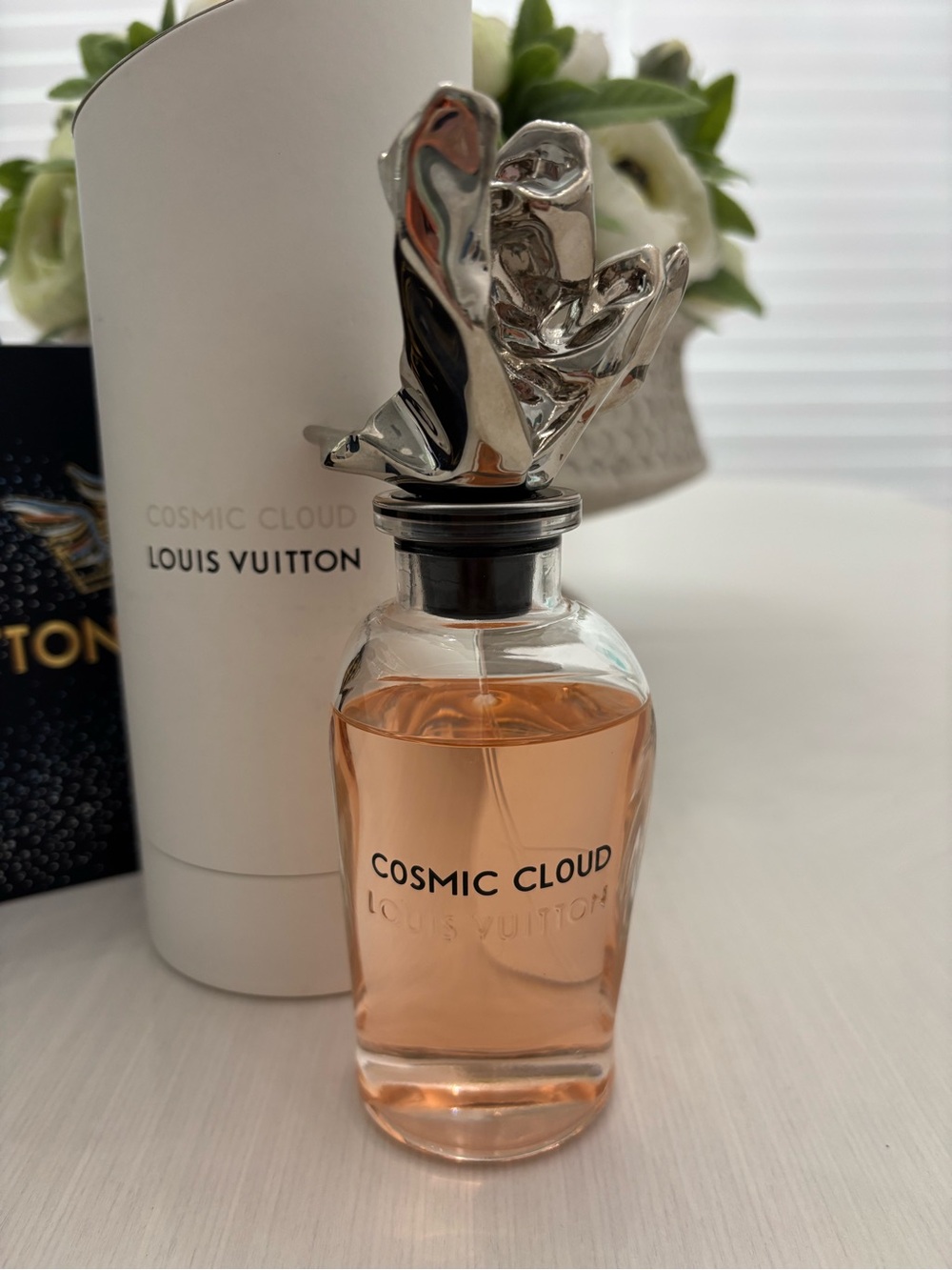 Louis Vuitton Cosmic Cloud fragrance part of the Les Extraits Collection - Picture 2 of 7